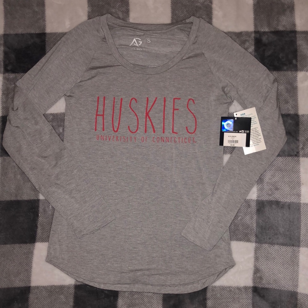 NWT Uconn Long Sleeve T-shirt